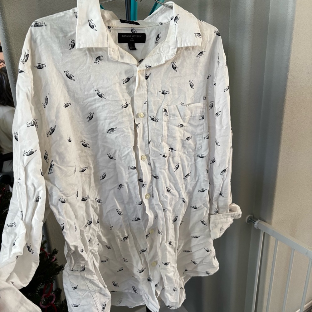 Banana Republic slim fit Linen Shirt with turtle design